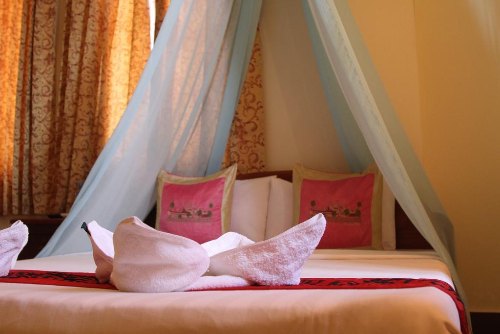 Golden Noura Villa-Pub & Restaurant Пном Пен Екстериор снимка