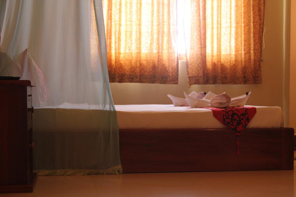 Golden Noura Villa-Pub & Restaurant Пном Пен Екстериор снимка