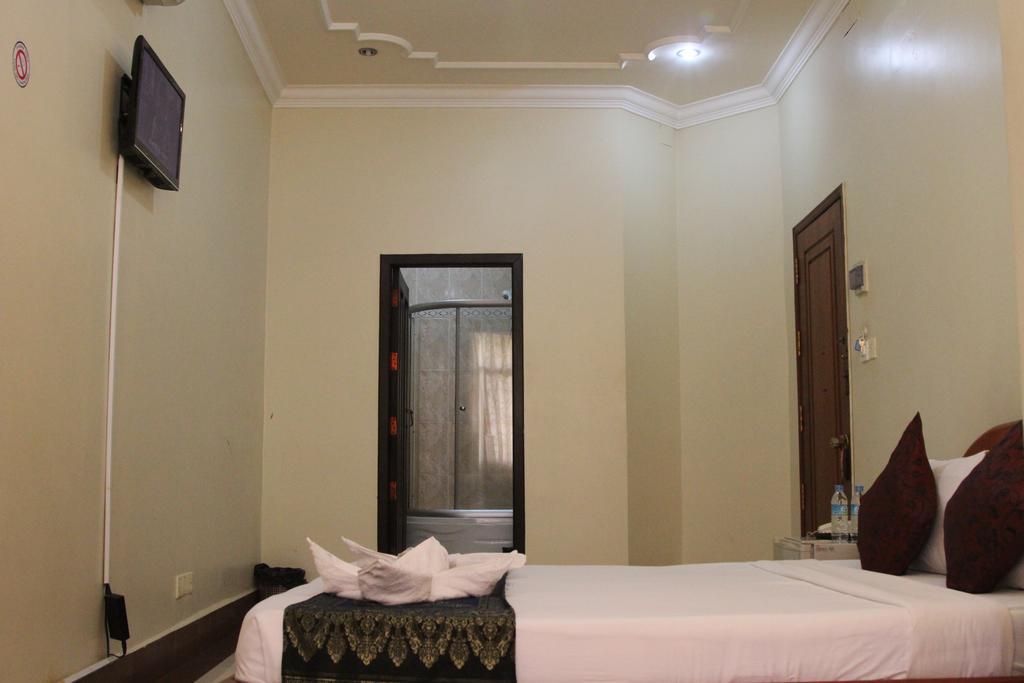 Golden Noura Villa-Pub & Restaurant Пном Пен Екстериор снимка