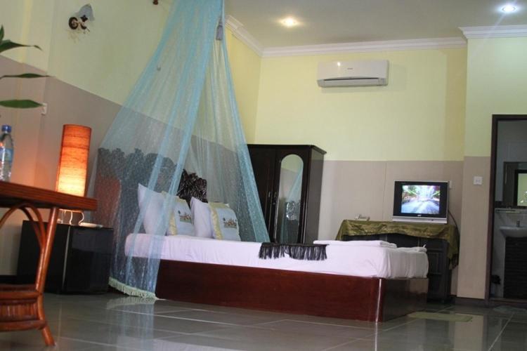 Golden Noura Villa-Pub & Restaurant Пном Пен Екстериор снимка