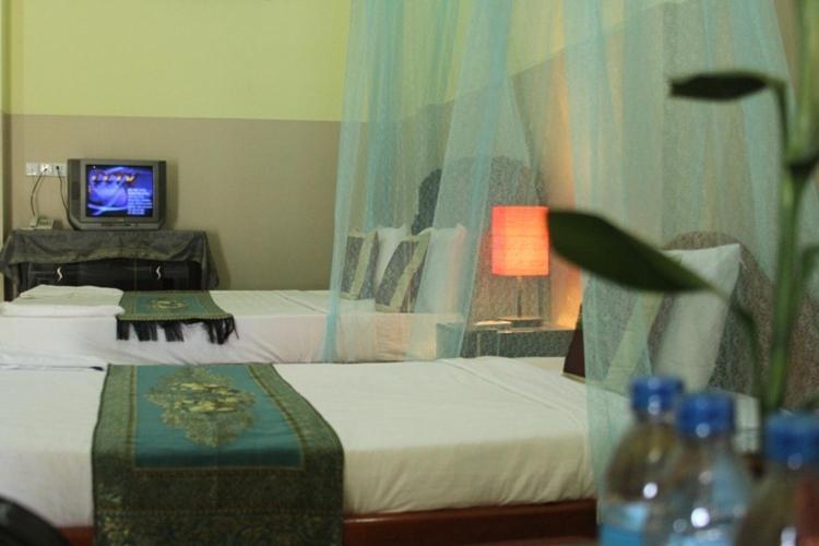 Golden Noura Villa-Pub & Restaurant Пном Пен Екстериор снимка