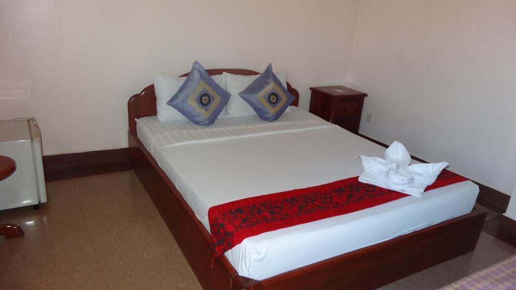 Golden Noura Villa-Pub & Restaurant Пном Пен Екстериор снимка