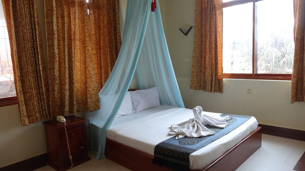Golden Noura Villa-Pub & Restaurant Пном Пен Екстериор снимка