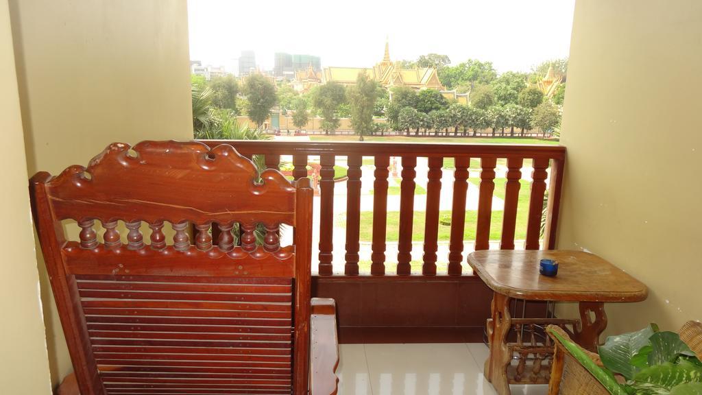 Golden Noura Villa-Pub & Restaurant Пном Пен Екстериор снимка