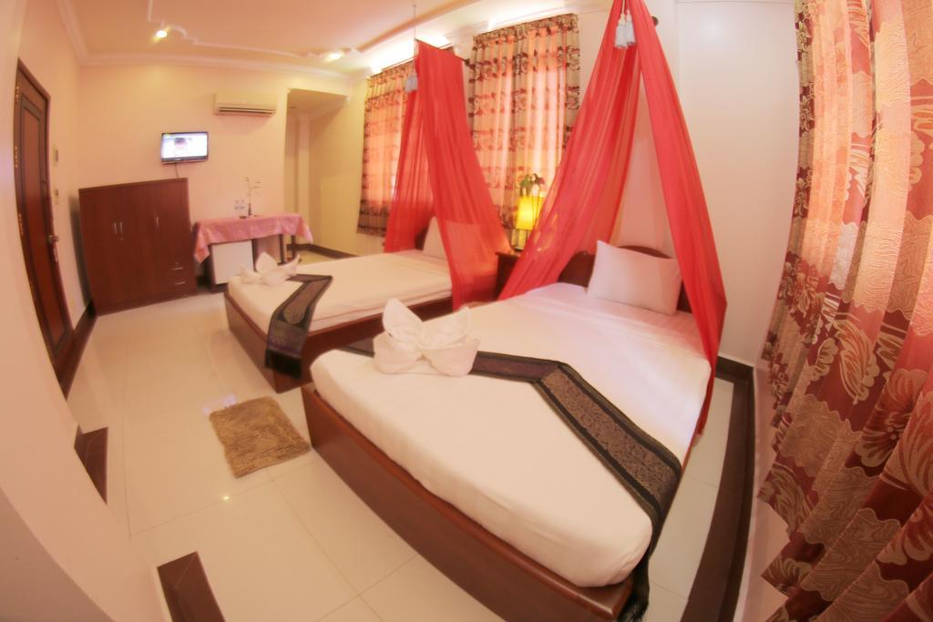 Golden Noura Villa-Pub & Restaurant Пном Пен Екстериор снимка