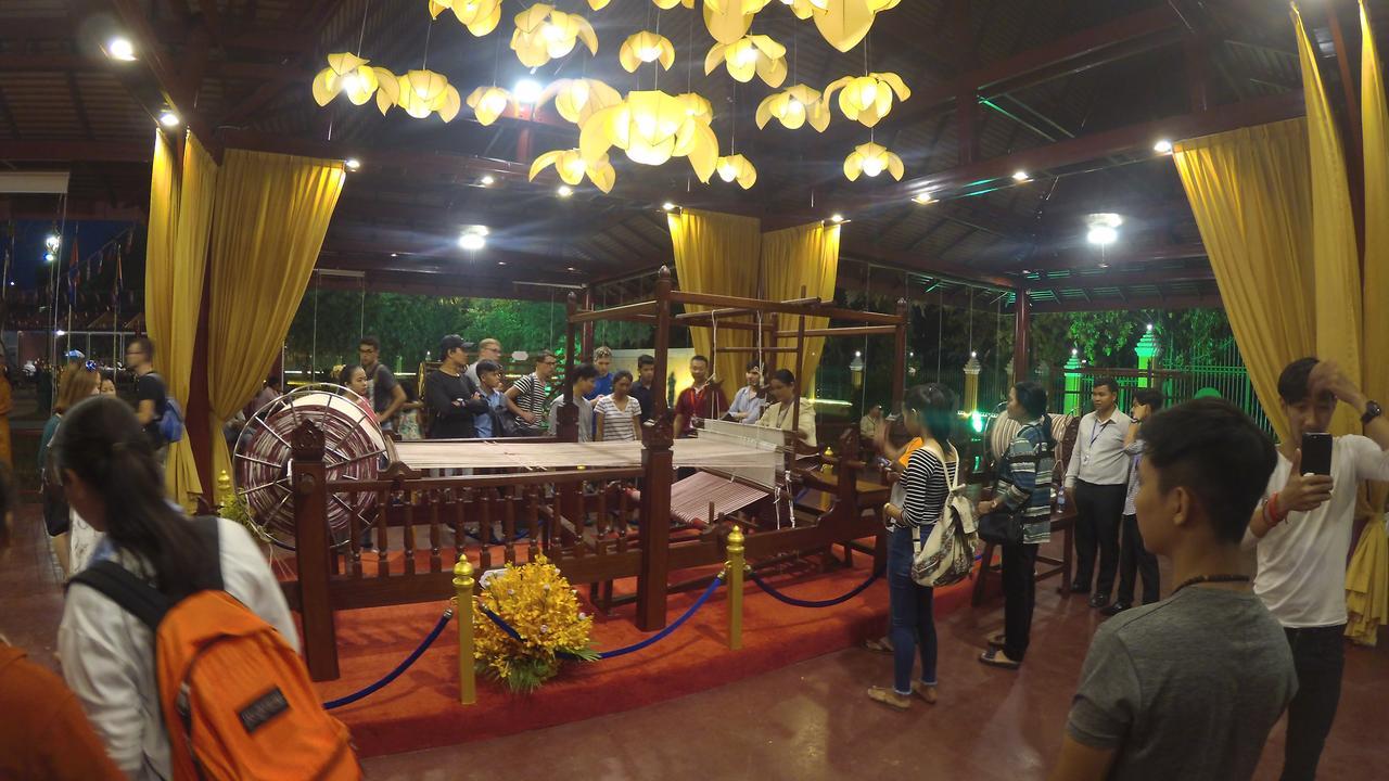 Golden Noura Villa-Pub & Restaurant Пном Пен Екстериор снимка
